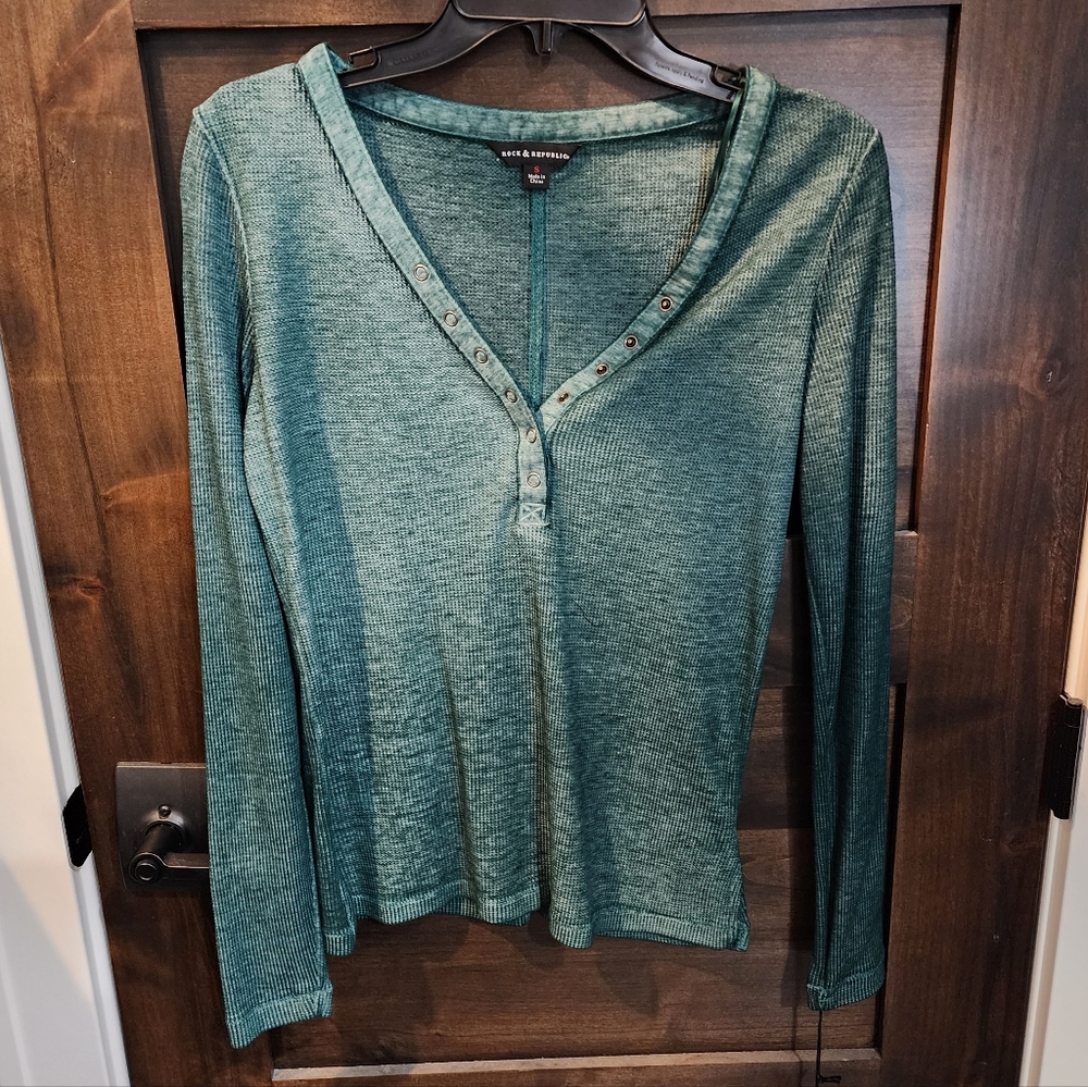 Women's Rock & Republic Long Sleeve Henley Top - Picture 2 of 6